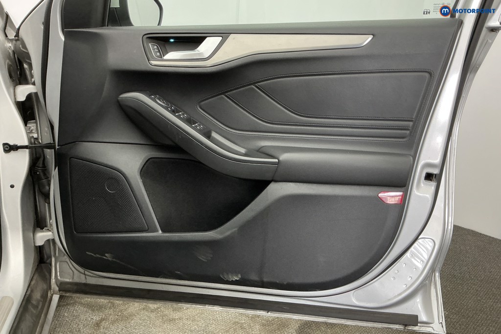Ford Focus Titanium Automatic Petrol Hatchback - Stock Number (1637010) - 27th supplementary image