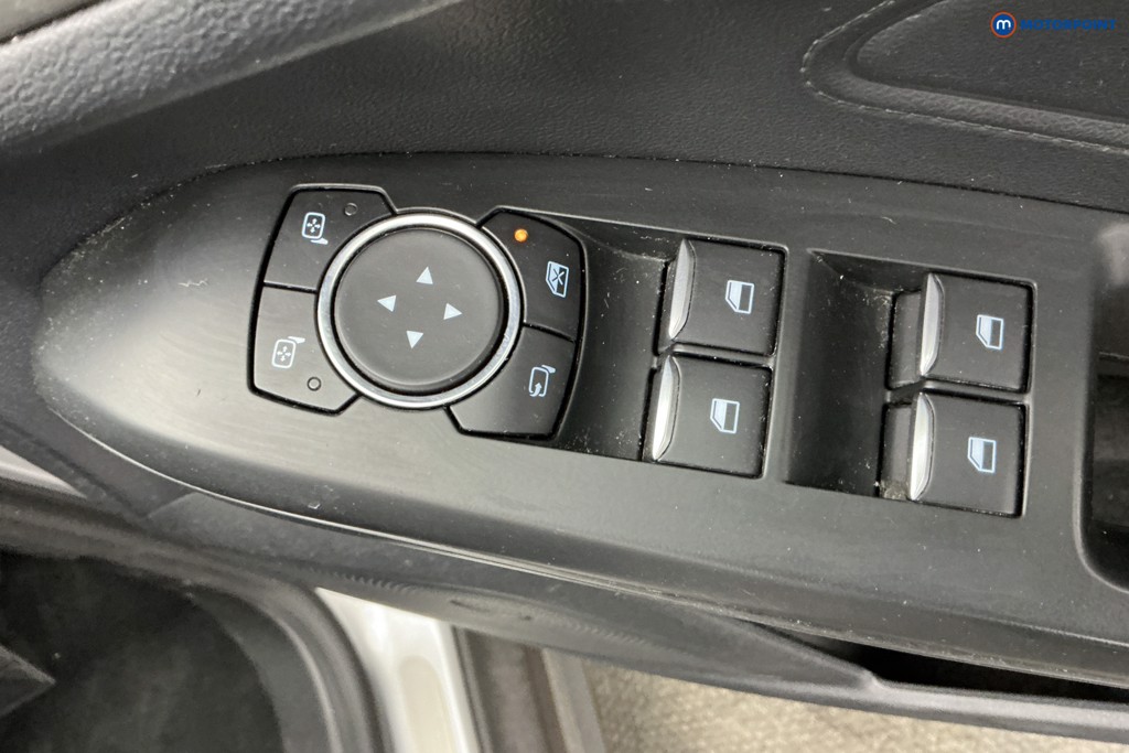 Ford Focus Titanium Automatic Petrol Hatchback - Stock Number (1637010) - 28th supplementary image