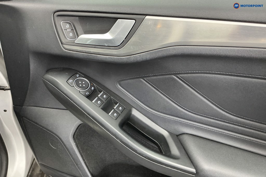 Ford Focus Titanium Automatic Petrol Hatchback - Stock Number (1637010) - 30th supplementary image
