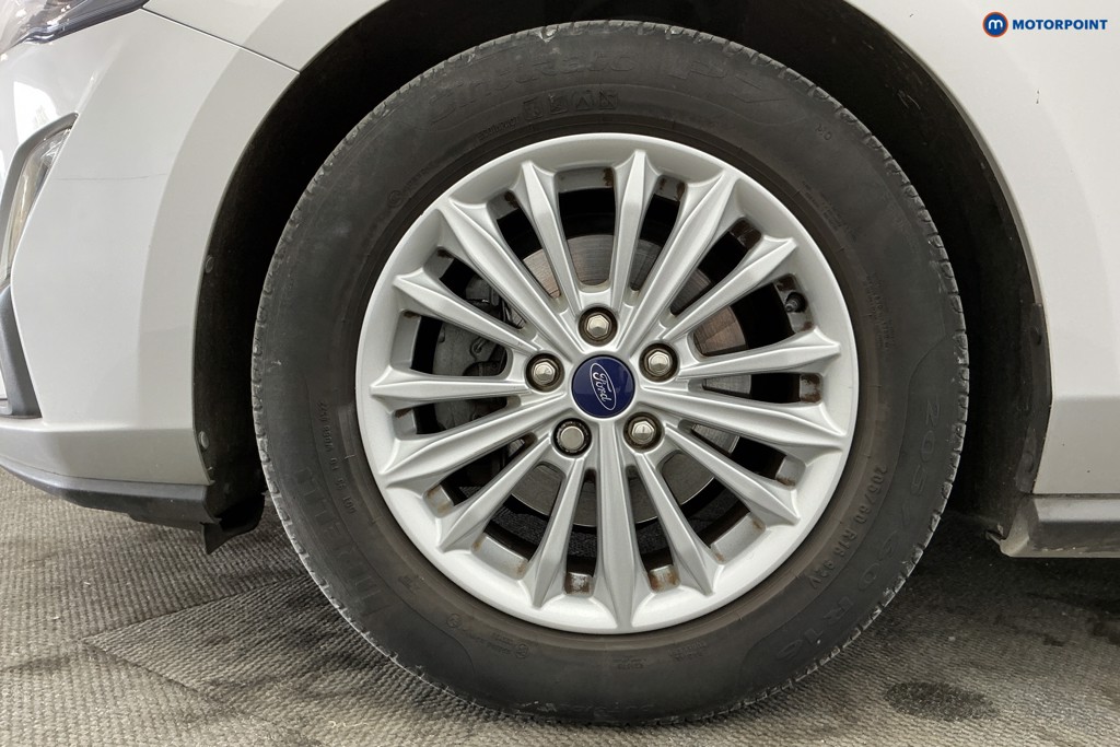 Ford Focus Titanium Automatic Petrol Hatchback - Stock Number (1637010) - 37th supplementary image