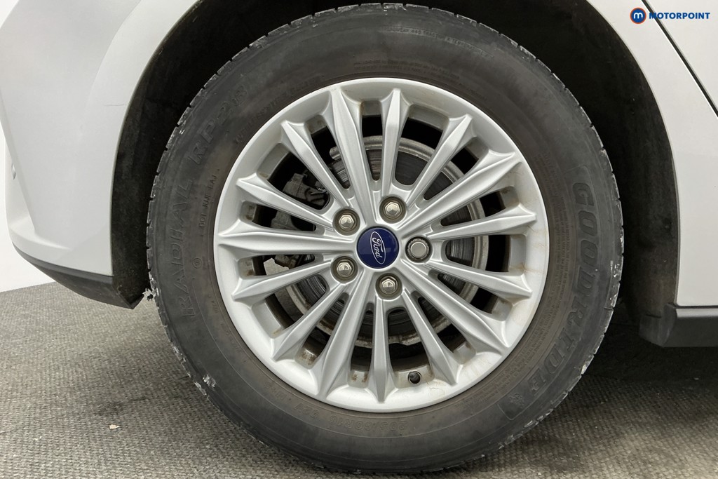Ford Focus Titanium Automatic Petrol Hatchback - Stock Number (1637010) - 39th supplementary image