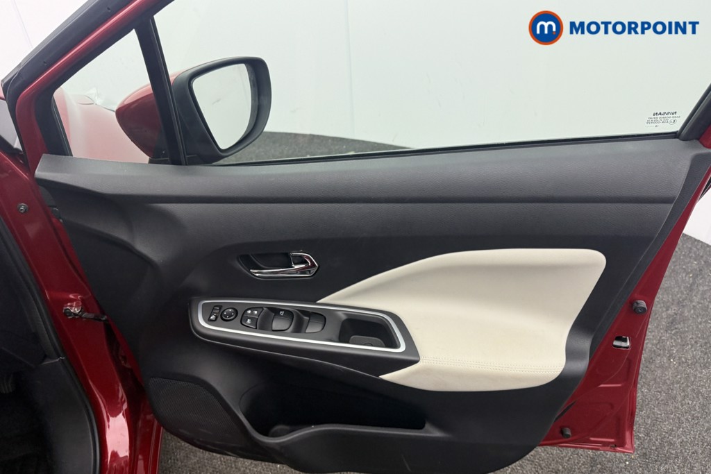 Nissan Micra Tekna Manual Petrol Hatchback - Stock Number (1637041) - 9th supplementary image