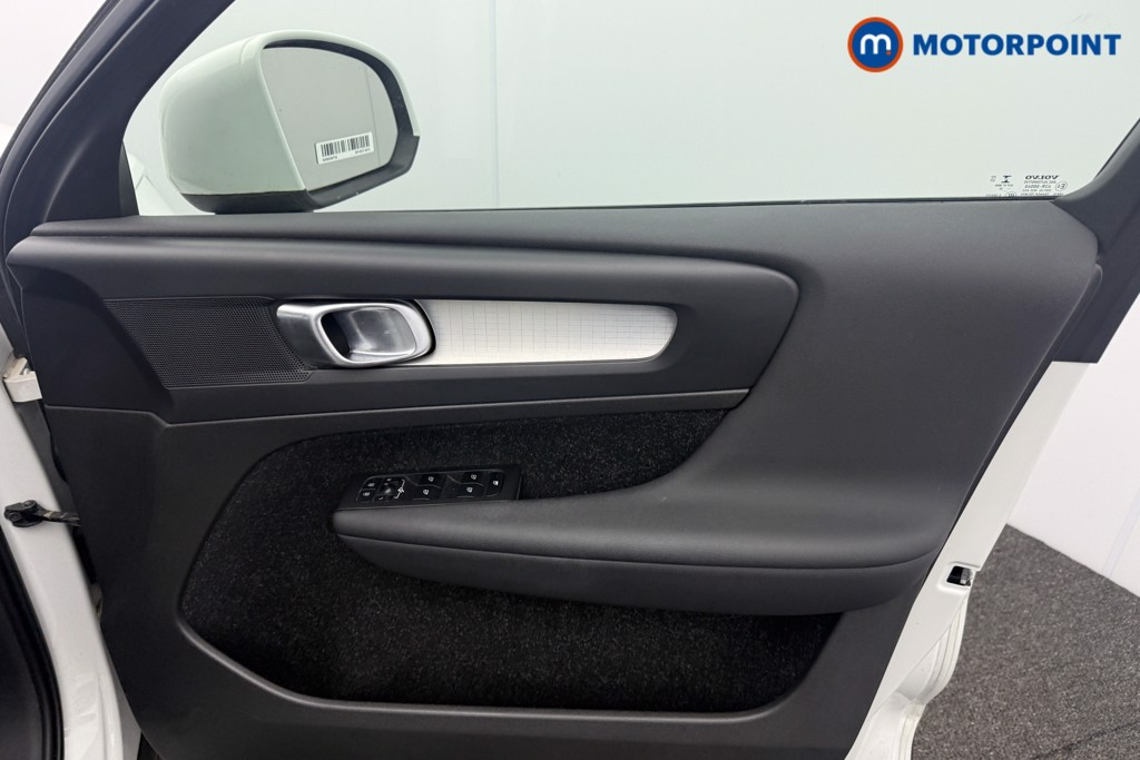 Volvo Xc40 Momentum Manual Petrol SUV - Stock Number (1637044) - 9th supplementary image