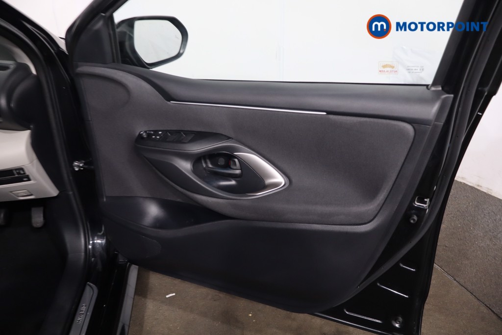 Toyota Yaris Excel Automatic Petrol-Electric Hybrid Hatchback - Stock Number (1638926) - 27th supplementary image