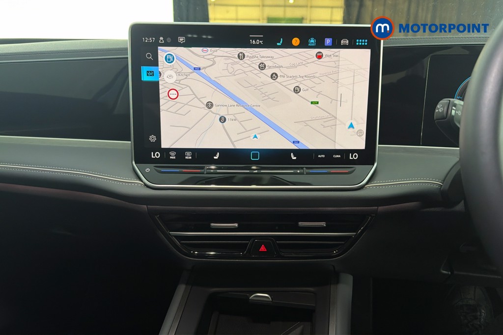 Volkswagen Passat Life Automatic Petrol Plug-In Hybrid Estate - Stock Number (1632874) - 10th supplementary image