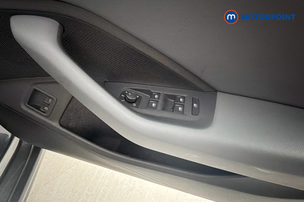 Volkswagen Passat Life Automatic Petrol Plug-In Hybrid Estate - Stock Number (1632874) - 20th supplementary image