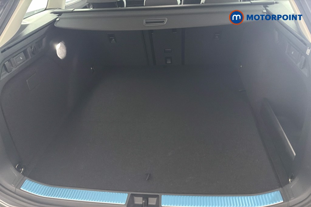 Volkswagen Passat Life Automatic Petrol Plug-In Hybrid Estate - Stock Number (1632874) - 33rd supplementary image