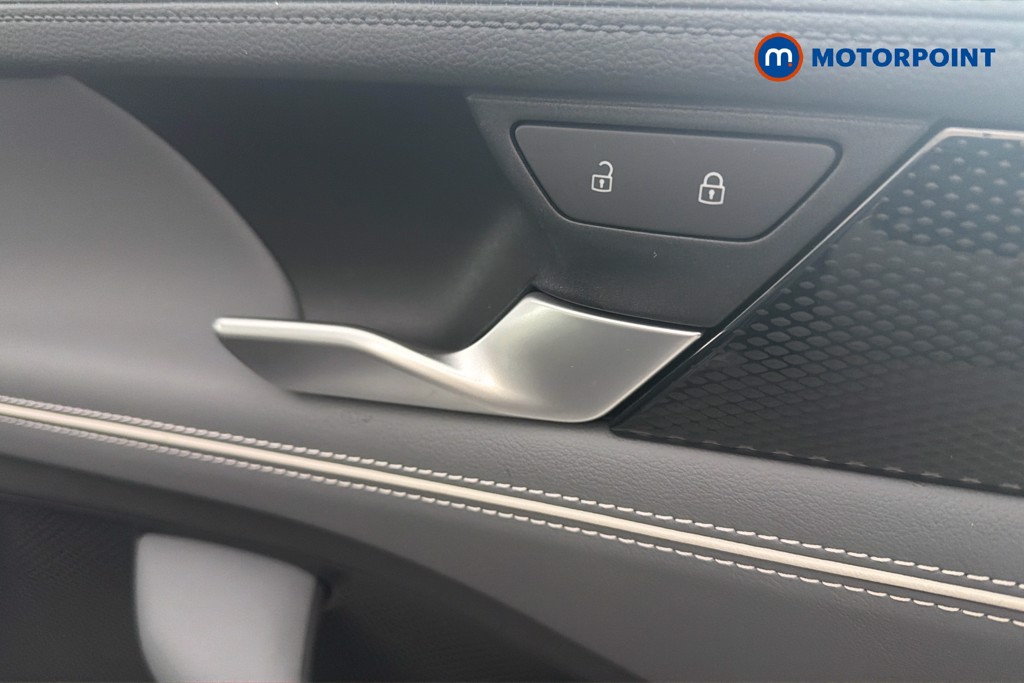 Volkswagen Passat Life Automatic Petrol Plug-In Hybrid Estate - Stock Number (1632874) - 42nd supplementary image