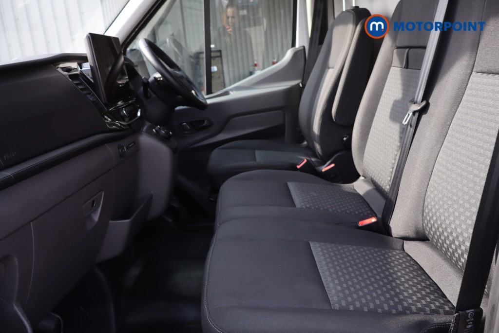 Ford Transit Limited Automatic Diesel Medium Roof Van - Stock Number (1639448) - 3rd supplementary image