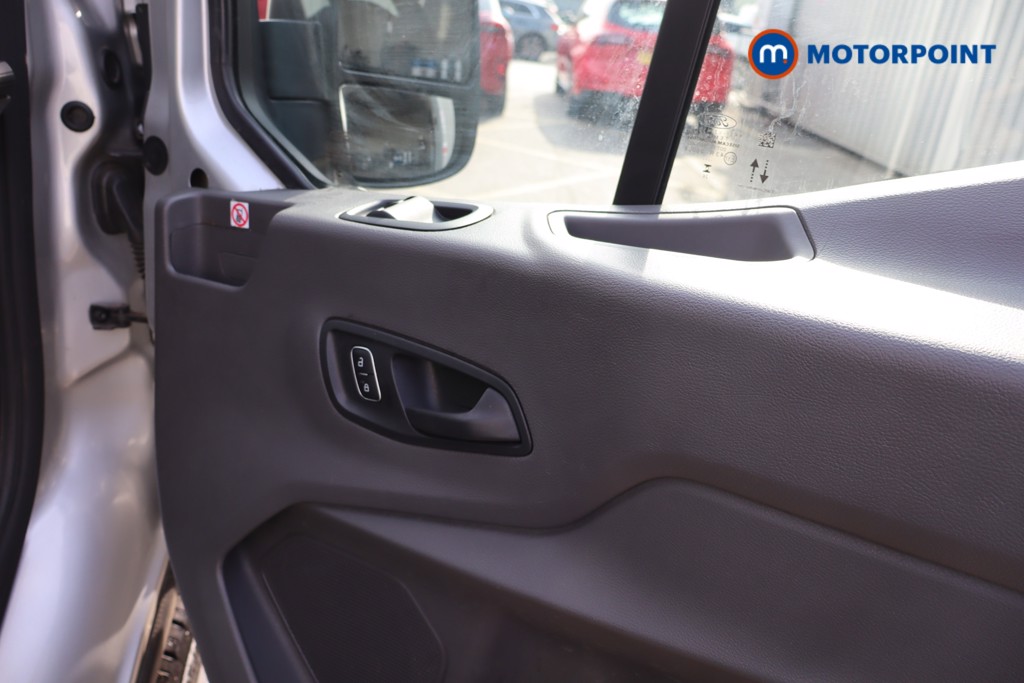 Ford Transit Limited Automatic Diesel Medium Roof Van - Stock Number (1639448) - 24th supplementary image