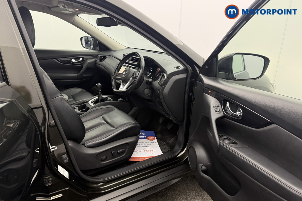 Nissan X-Trail Tekna Manual Diesel SUV - Stock Number (1631350) - 1st supplementary image