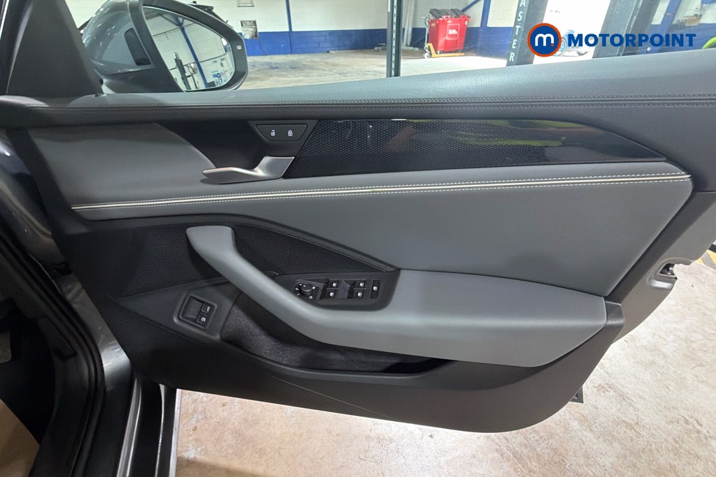 Volkswagen Passat Life Automatic Petrol Plug-In Hybrid Estate - Stock Number (1632857) - 19th supplementary image