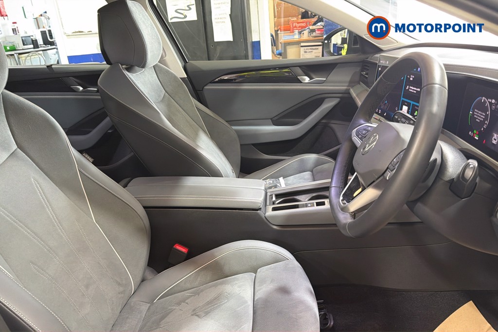 Volkswagen Passat Life Automatic Petrol Plug-In Hybrid Estate - Stock Number (1632857) - 22nd supplementary image