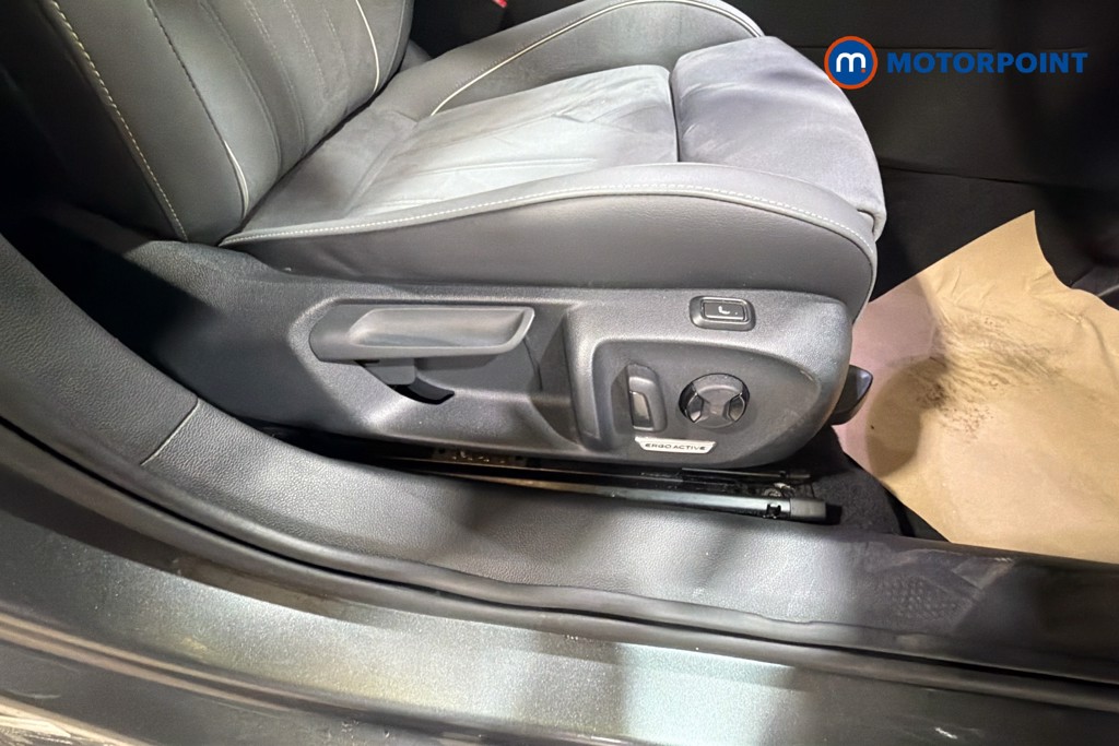 Volkswagen Passat Life Automatic Petrol Plug-In Hybrid Estate - Stock Number (1632857) - 25th supplementary image