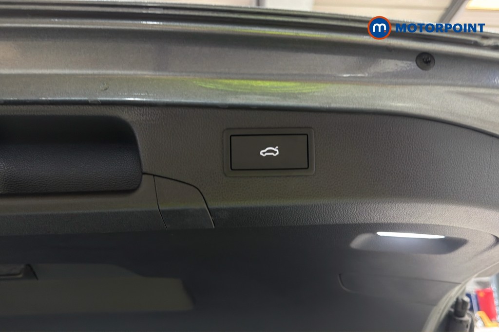 Volkswagen Passat Life Automatic Petrol Plug-In Hybrid Estate - Stock Number (1632857) - 35th supplementary image