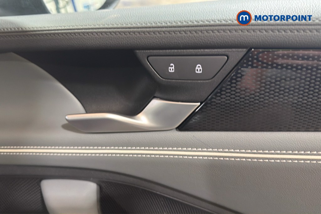 Volkswagen Passat Life Automatic Petrol Plug-In Hybrid Estate - Stock Number (1632857) - 42nd supplementary image