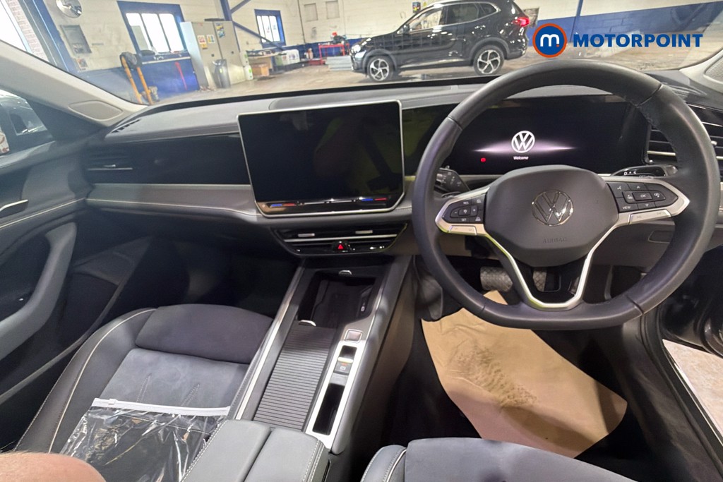 Volkswagen Passat Life Automatic Petrol Plug-In Hybrid Estate - Stock Number (1632857) - 1st supplementary image