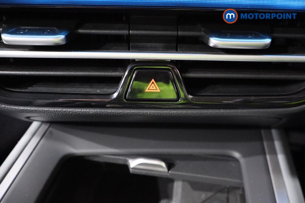 Volkswagen Passat Life Automatic Petrol Plug-In Hybrid Estate - Stock Number (1632900) - 9th supplementary image