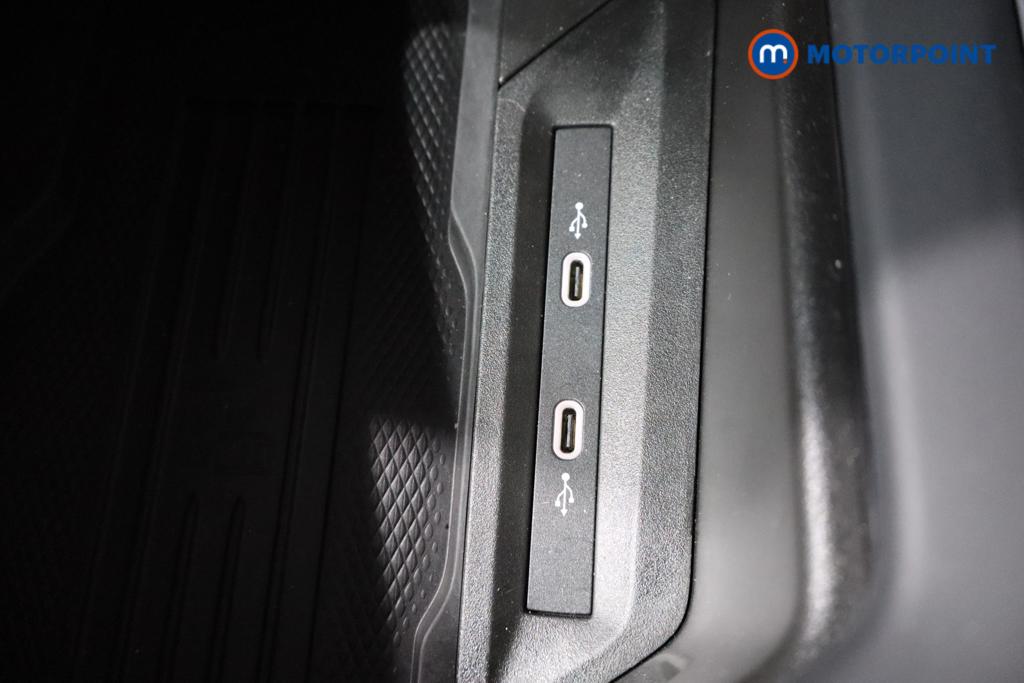 Volkswagen Passat Life Automatic Petrol Plug-In Hybrid Estate - Stock Number (1632900) - 10th supplementary image