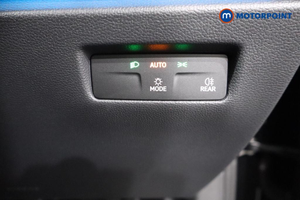 Volkswagen Passat Life Automatic Petrol Plug-In Hybrid Estate - Stock Number (1632900) - 15th supplementary image