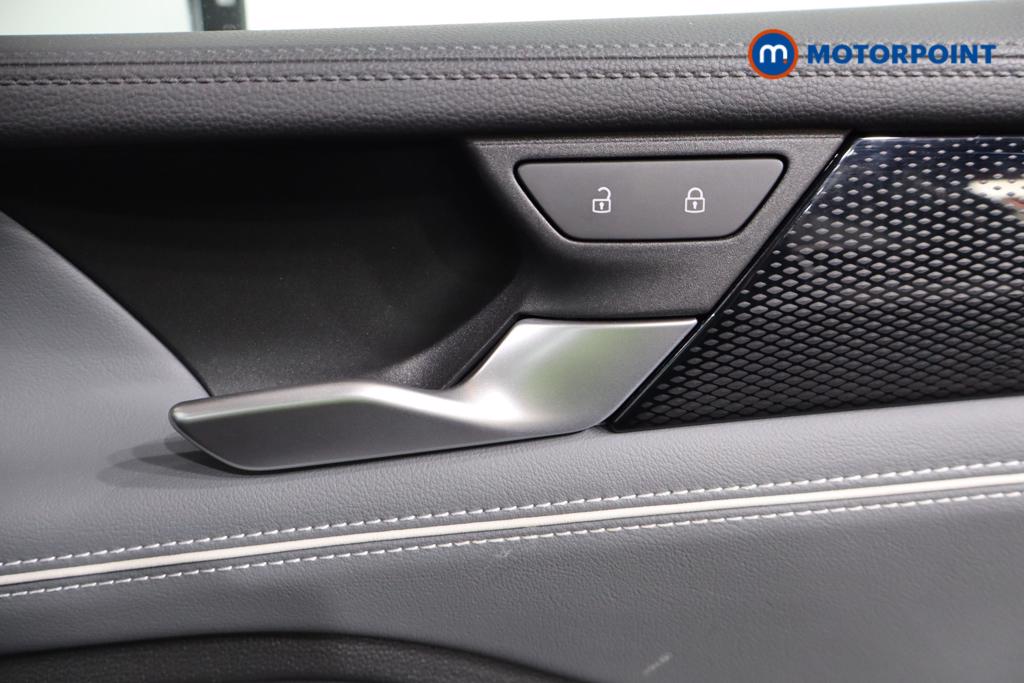 Volkswagen Passat Life Automatic Petrol Plug-In Hybrid Estate - Stock Number (1632900) - 16th supplementary image