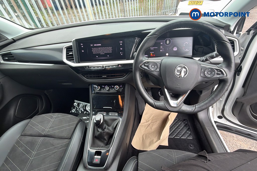 Vauxhall Grandland Ultimate Manual Petrol SUV - Stock Number (1633153) - 1st supplementary image