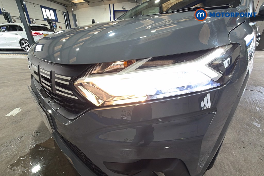 Dacia Sandero Expression Manual Petrol Hatchback - Stock Number (1633477) - 44th supplementary image