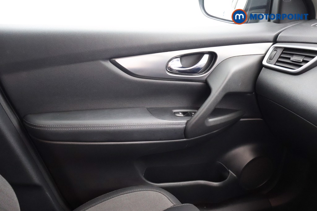 Nissan Qashqai N-Connecta Manual Petrol SUV - Stock Number (1635646) - 11th supplementary image