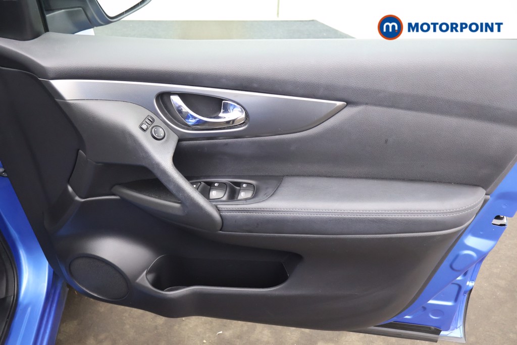 Nissan Qashqai N-Connecta Manual Petrol SUV - Stock Number (1635646) - 14th supplementary image