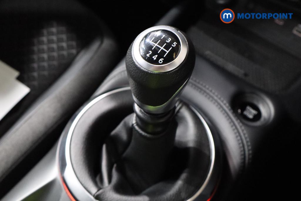 Nissan Juke N-Connecta Manual Petrol SUV - Stock Number (1635837) - 9th supplementary image