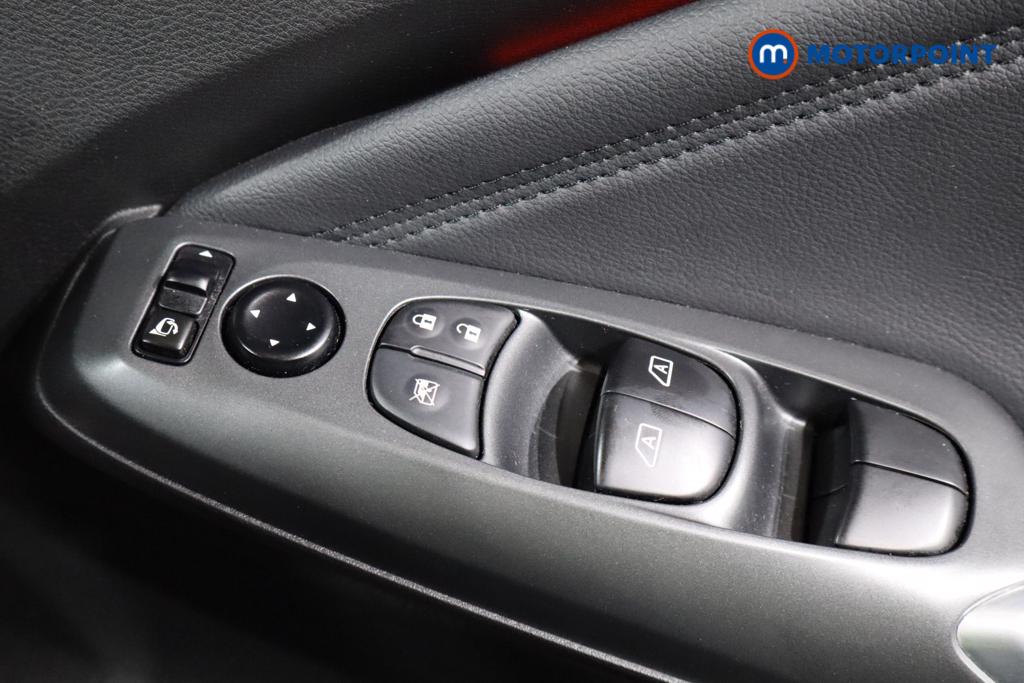 Nissan Juke N-Connecta Manual Petrol SUV - Stock Number (1635837) - 14th supplementary image