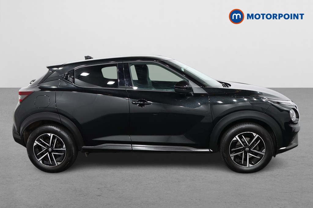 Nissan Juke N-Connecta Manual Petrol SUV - Stock Number (1635837) - Drivers side