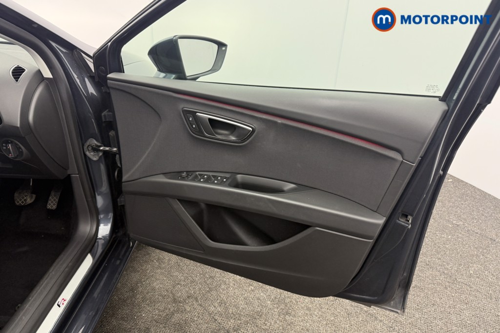 Seat Leon FR Manual Petrol Hatchback - Stock Number (1638342) - 2nd supplementary image