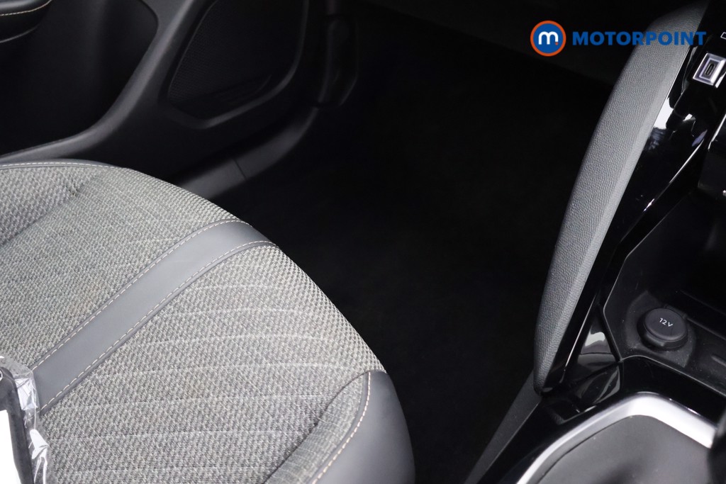 Peugeot 2008 Allure Manual Petrol SUV - Stock Number (1627594) - 12th supplementary image