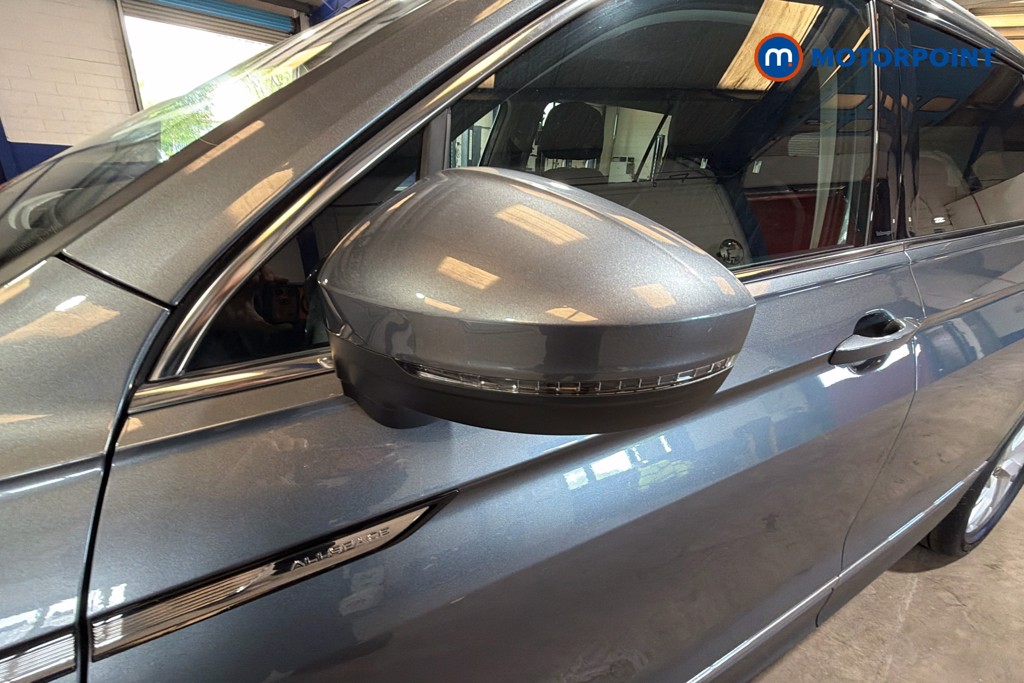 Volkswagen Tiguan Allspace Life Automatic Petrol SUV - Stock Number (1628825) - 43rd supplementary image