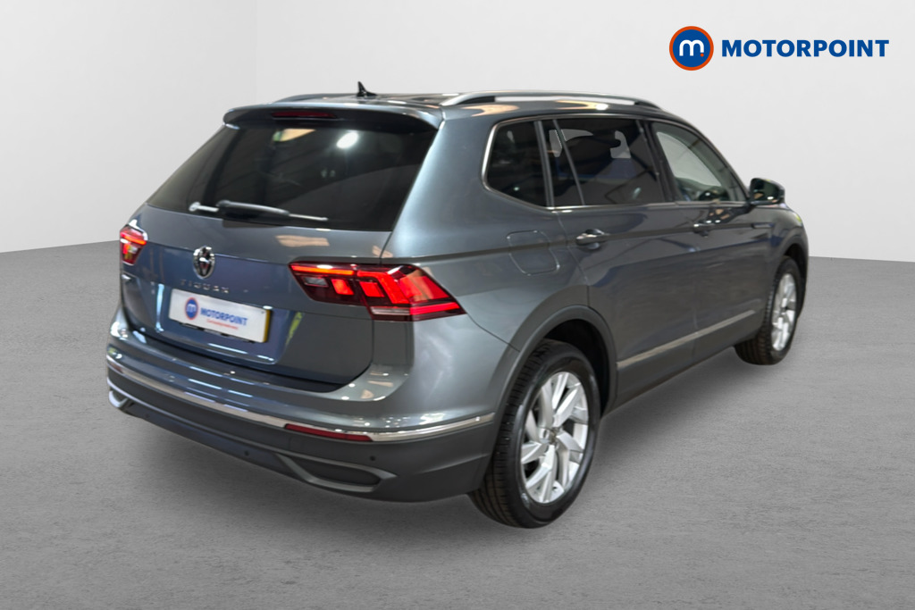 Volkswagen Tiguan Allspace Life Automatic Petrol SUV - Stock Number (1628825) - Drivers side rear corner