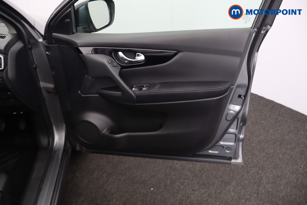 Nissan Qashqai N-Connecta Manual Petrol SUV - Stock Number (1631298) - 15th supplementary image