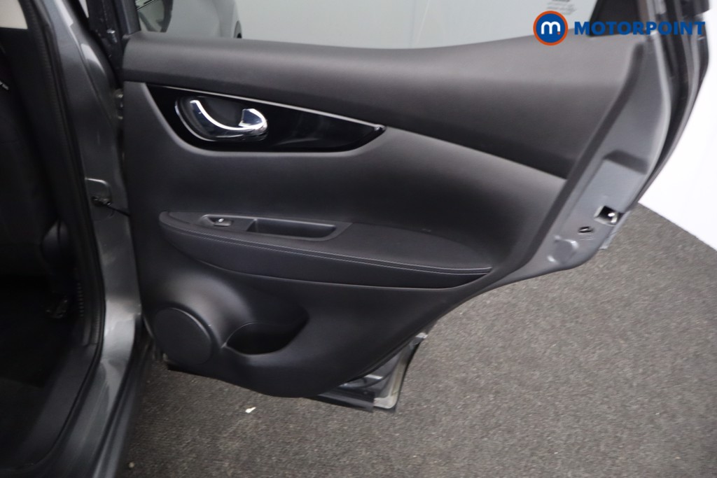 Nissan Qashqai N-Connecta Manual Petrol SUV - Stock Number (1631298) - 20th supplementary image