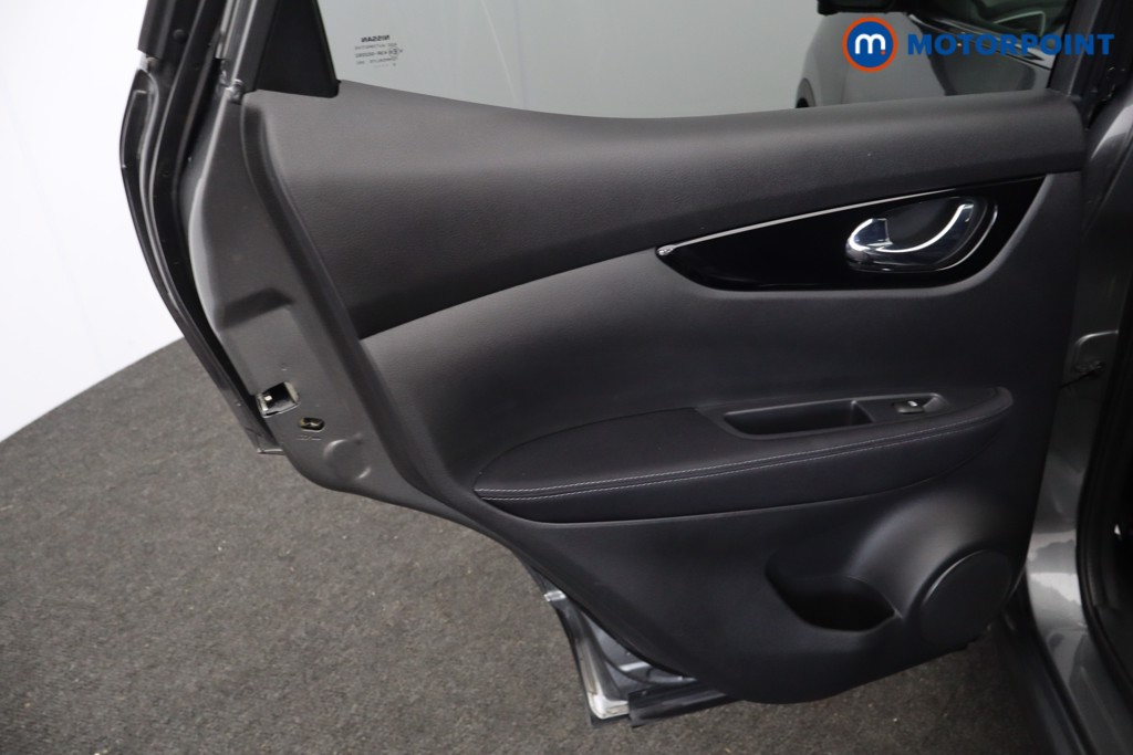 Nissan Qashqai N-Connecta Manual Petrol SUV - Stock Number (1631298) - 25th supplementary image