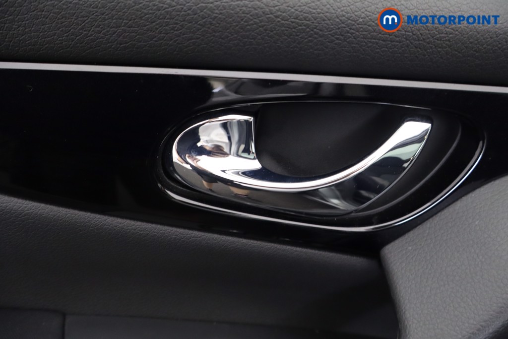 Nissan Qashqai N-Connecta Manual Petrol SUV - Stock Number (1631298) - 30th supplementary image