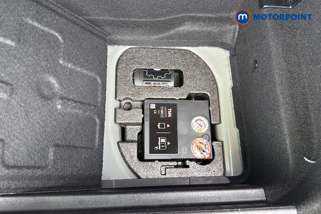 Mini Hatchback Cooper Classic Automatic Petrol Hatchback - Stock Number (1633421) - 33rd supplementary image