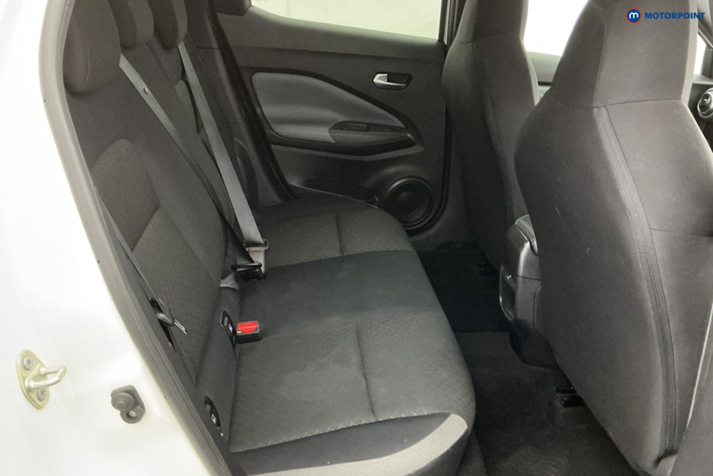 Nissan Juke N-Connecta Manual Petrol SUV - Stock Number (1635155) - 5th supplementary image