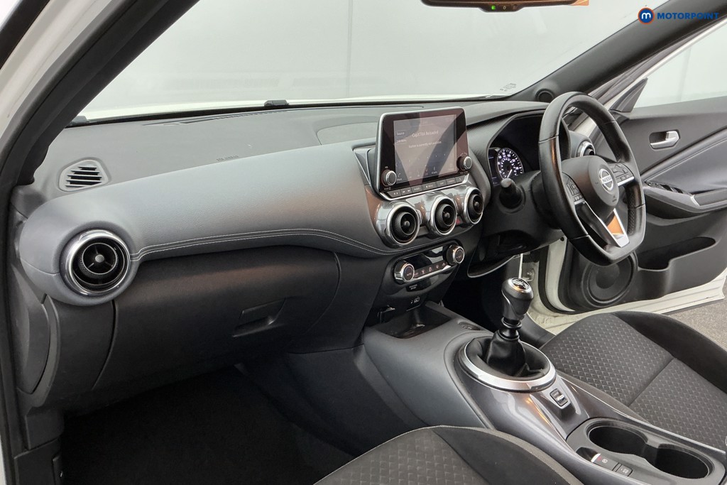 Nissan Juke N-Connecta Manual Petrol SUV - Stock Number (1635155) - 9th supplementary image