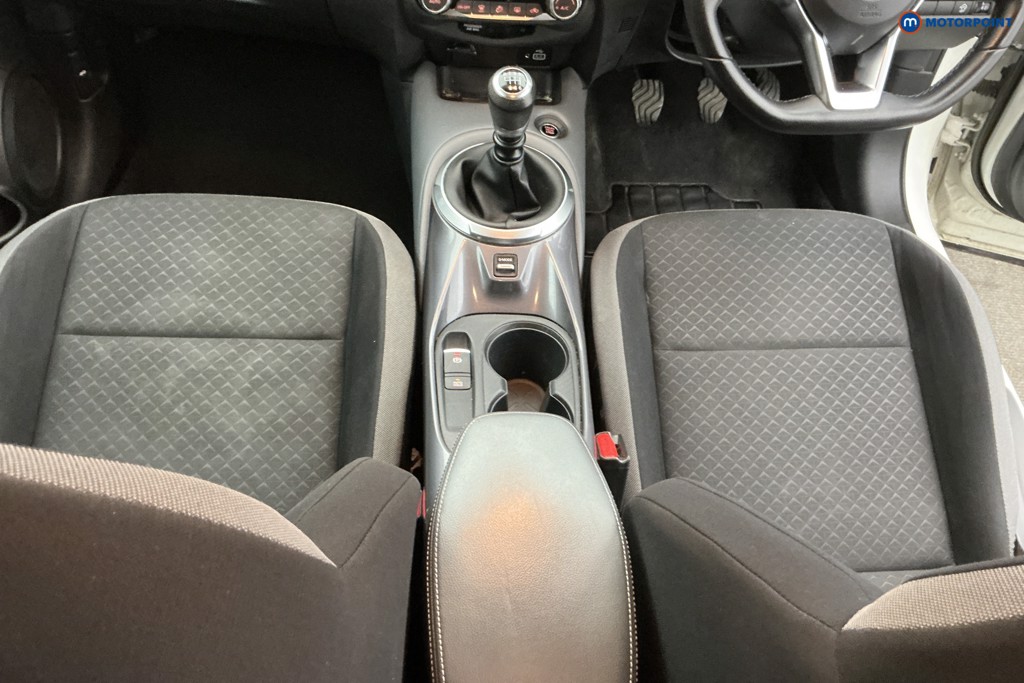 Nissan Juke N-Connecta Manual Petrol SUV - Stock Number (1635155) - 12th supplementary image