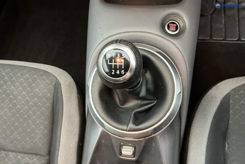 Nissan Juke N-Connecta Manual Petrol SUV - Stock Number (1635155) - 18th supplementary image