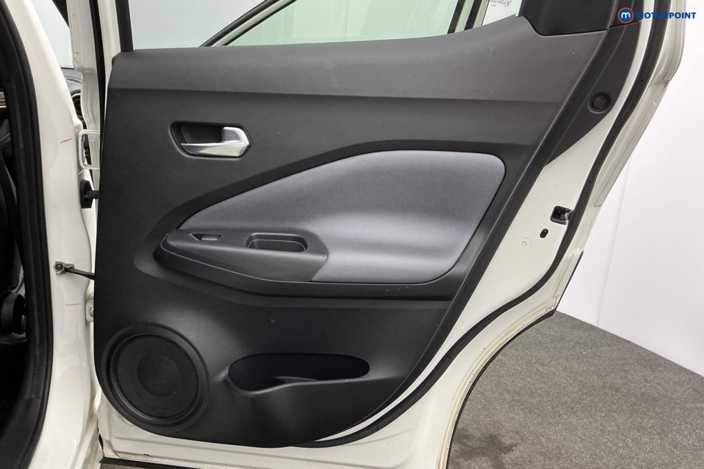 Nissan Juke N-Connecta Manual Petrol SUV - Stock Number (1635155) - 28th supplementary image