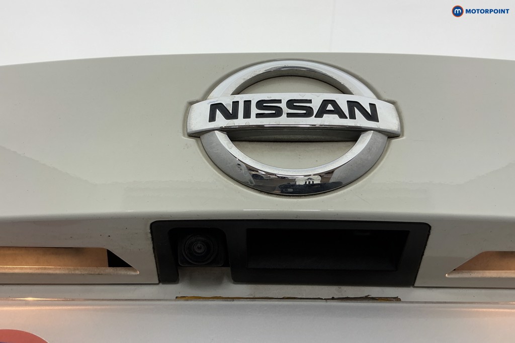 Nissan Juke N-Connecta Manual Petrol SUV - Stock Number (1635155) - 33rd supplementary image