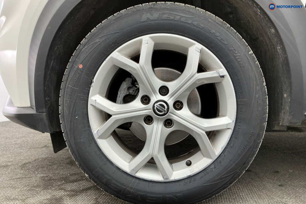Nissan Juke N-Connecta Manual Petrol SUV - Stock Number (1635155) - 35th supplementary image