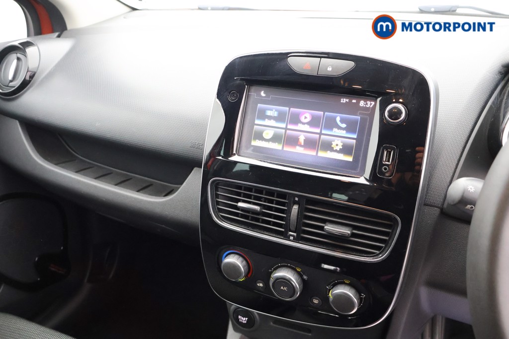 Renault Clio Iconic Manual Petrol Hatchback - Stock Number (1637923) - 9th supplementary image