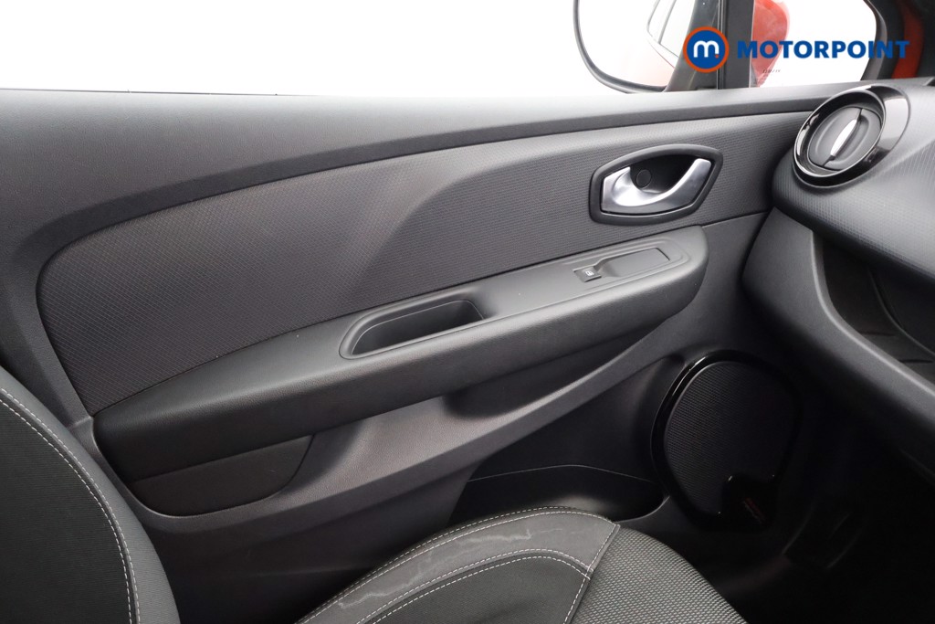 Renault Clio Iconic Manual Petrol Hatchback - Stock Number (1637923) - 11th supplementary image